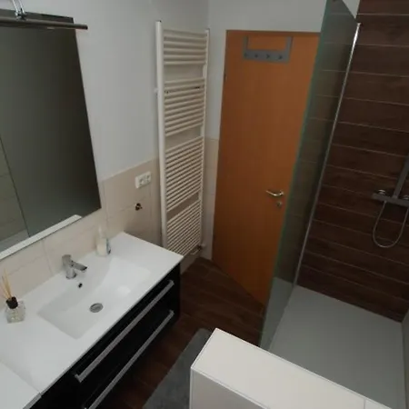 شقة Ferienwohnung Lindenstra E 18 *
